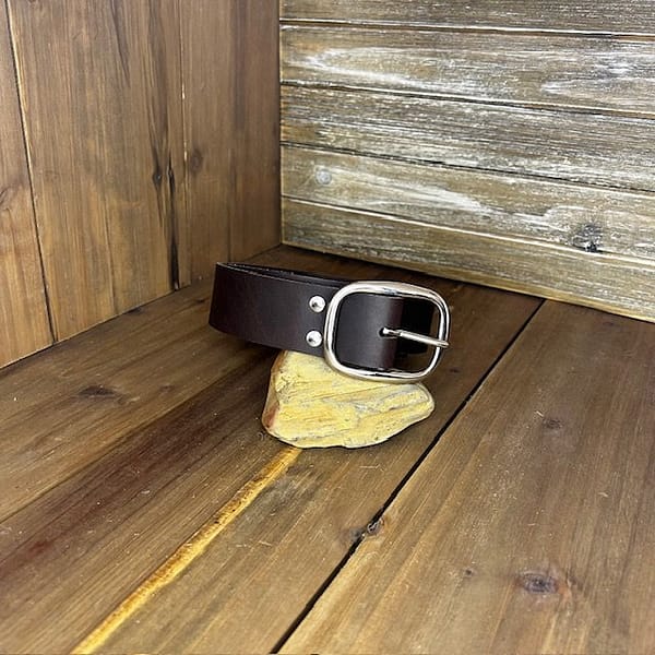 dark brown leather belt